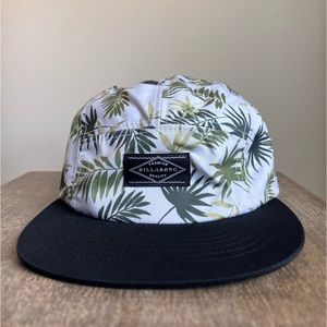 Billabong 5 panel floral.